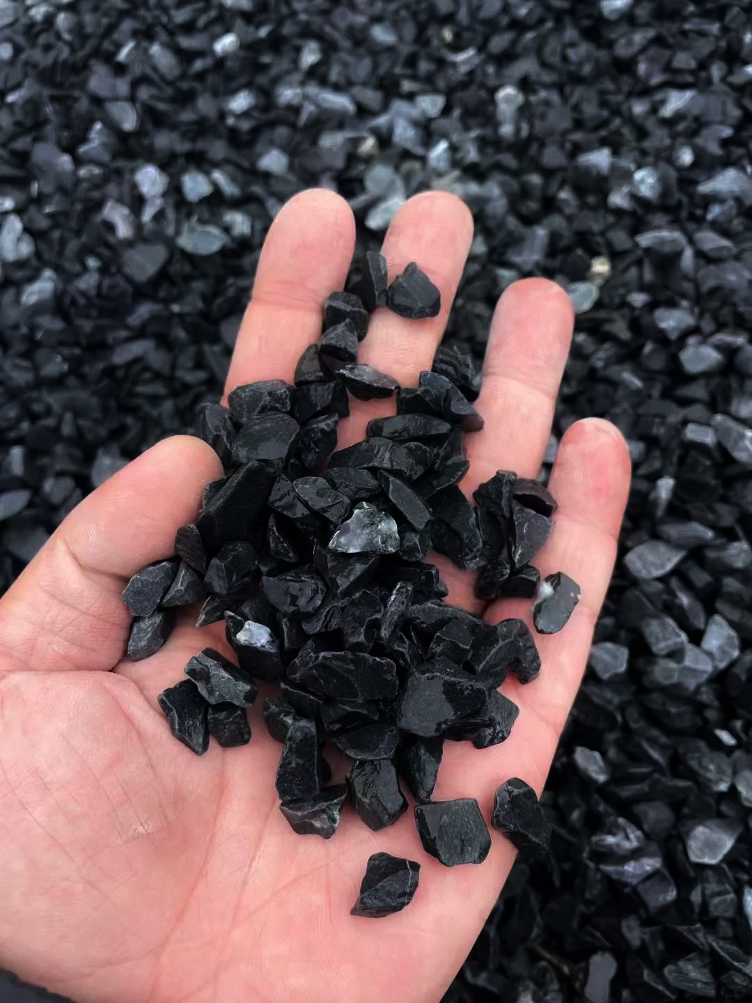 5-10mm 细碎-玄武岩碎石.jpg